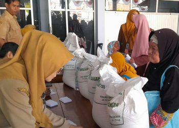 Apresiasi Warga Kelurahan Bojongbata Untuk Pemerintah Atas Bantuan Ribuan Karung Beras Ditengah Lonjakan Harga