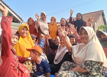 Bukan Main! Emak-emak di Pemalang Korbankan Uang Dapur Demi Menangkan Calon Kades Jagoannya