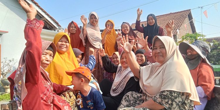 Bukan Main! Emak-emak di Pemalang Korbankan Uang Dapur Demi Menangkan Calon Kades Jagoannya