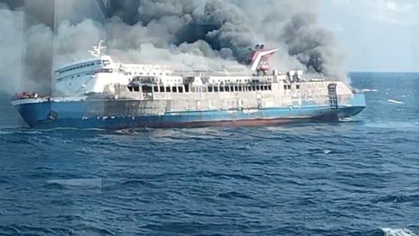 Api Melahap KM Mutiara Sentosa 2, Penumpang Lompat ke Laut, 4 Tewas