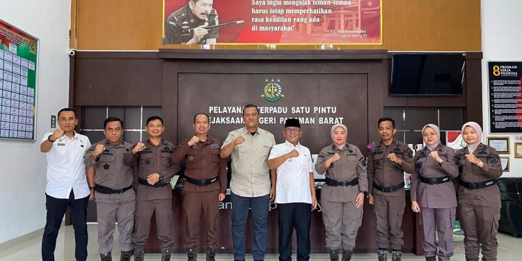 Bupati dan Wabup Pasaman Barat Pererat Sinergi dengan Kejari Diharlah ke-81 Kejaksaan RI