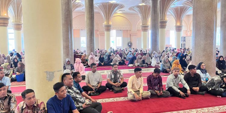 Maulid Nabi di Masjid Agung Baitul Ilmi, Bupati Pasbar Ingatkan ASN Rendah Hati