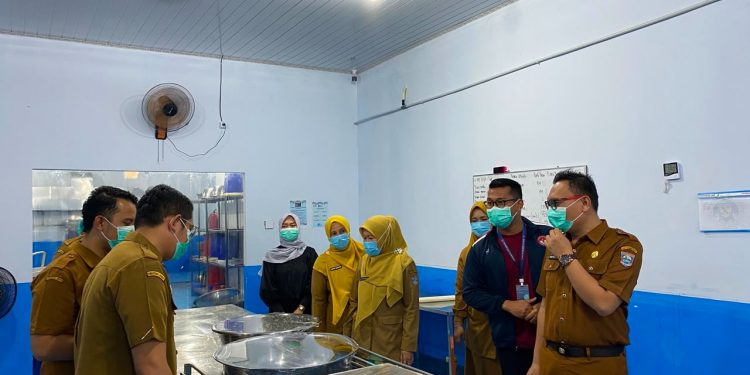 Sidak Dapur MBG, Sekda Pasbar Tegaskan SPPG Wajib Patuhi SOP