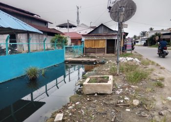 Banjir Acam Rendam Pemukiman Kota Tanjung Pura, Parit Tumpat Dipenuhi Lumpur Belum Ditangani