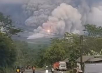 Abu Sinabung Menyerbu Langit Sumut, Kualanamu Lumpuh Sementara, 21 Penerbangan Dibatalkan