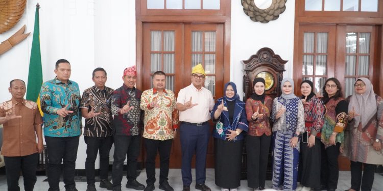Plt Bupati Tiorita Bawa Langkat Studi Satu Data dan Geospasial ke Kota Bandung
