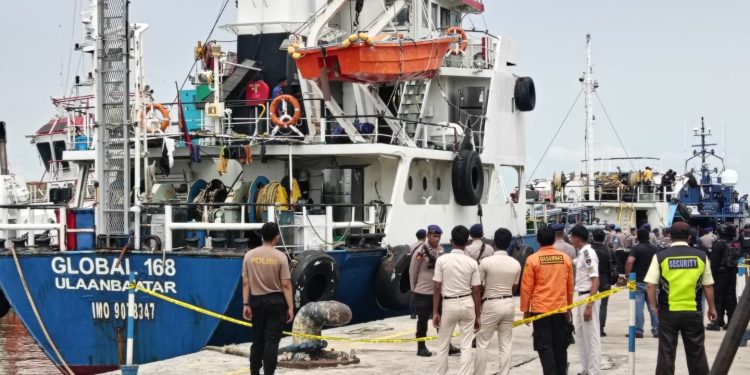 Kapal Tanker Bawa 3 Ton Sabu Ditangkap dan Digiring ke Belawan
