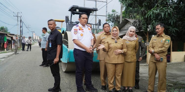 Plt Bupati Langkat Tiorita Turun Kejalan Kampung Nangka–Kepala Sungai yang Diperbaiki, Infrastruktur Dibidik Jadi Penggerak Ekonomi Warga Secanggang