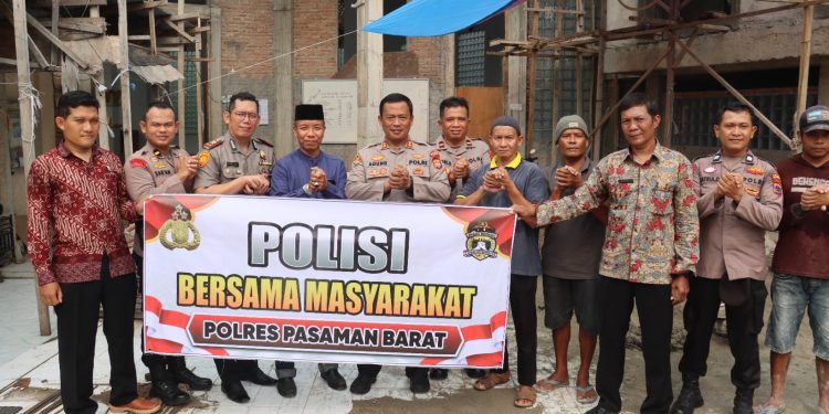 Kapolres Pasaman Barat Menggelar Gotong Royong Bersama Masyarakat di Rumah Ibadah