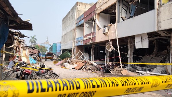 2 Tewas Ledakan Maut Pasar Cimanggis, Truk Boks Terlempar